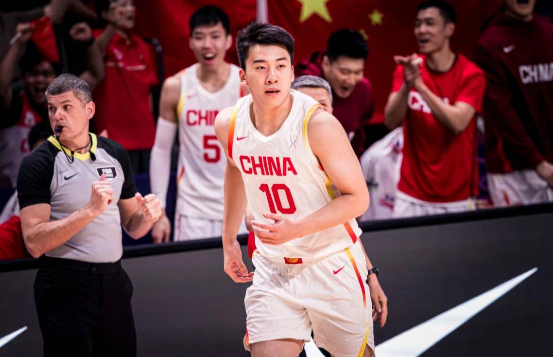 碾压对手,CBA球员展现出色篮球技艺的简单介绍 碾压对手,CBA球员展现出色篮球技艺的简单介绍