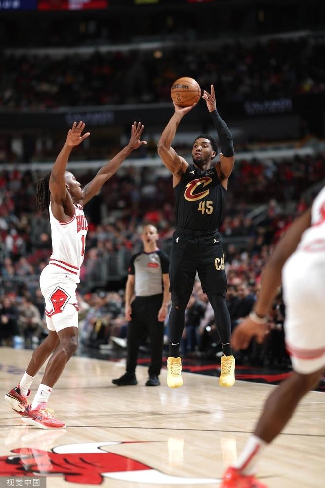 奇才绝杀波兰男篮,米切尔送出助攻的简单介绍 奇才绝杀波兰男篮,米切尔送出助攻的简单介绍